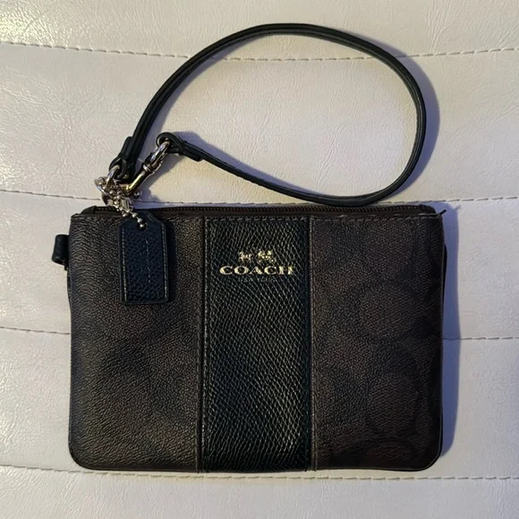 COACH CORNER ZIP WRISTLET IN SIGNATURE COATED CANVAS WITH LEATHER - Picture 2 of 6